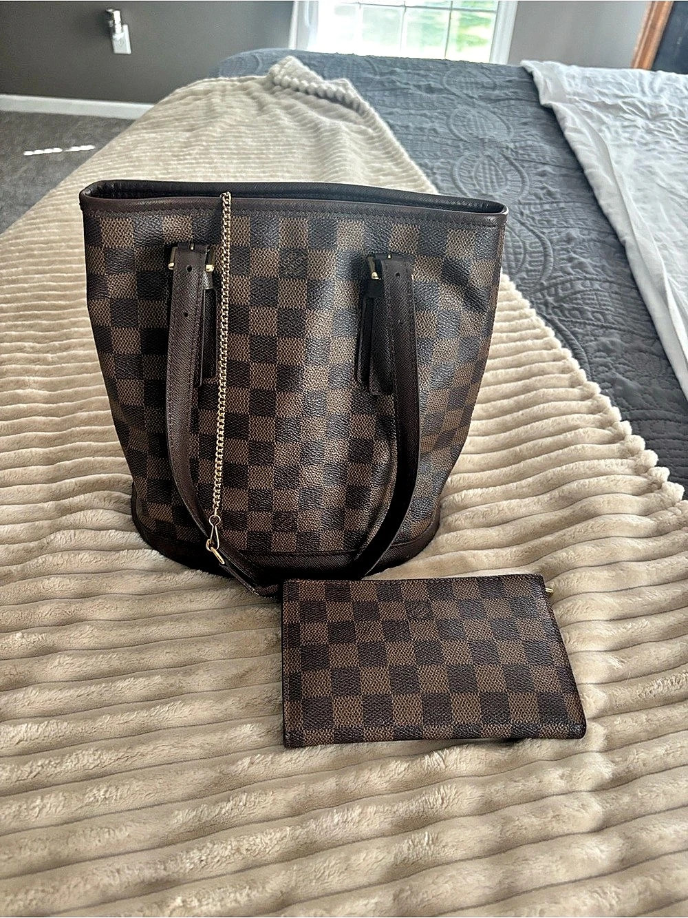 Louis Vuitton Neverfull MM Damier Ebene Tote in Brown